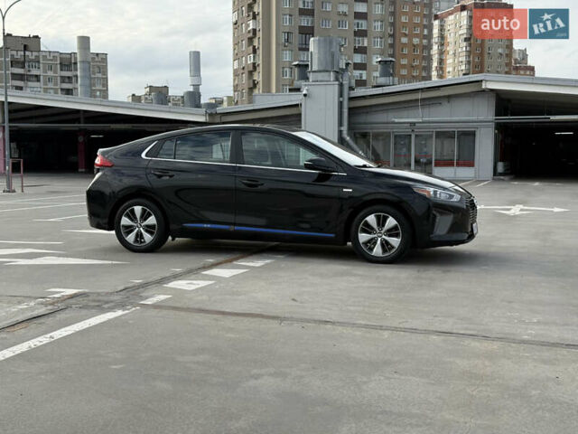 Черный Хендай Ioniq, объемом двигателя 1.6 л и пробегом 77 тыс. км за 15750 $, фото 5 на Automoto.ua