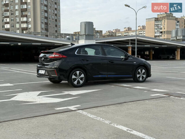 Черный Хендай Ioniq, объемом двигателя 1.6 л и пробегом 77 тыс. км за 15900 $, фото 7 на Automoto.ua
