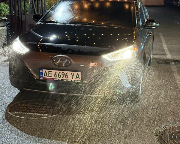 Черный Хендай Ioniq, объемом двигателя 0 л и пробегом 129 тыс. км за 13200 $, фото 37 на Automoto.ua