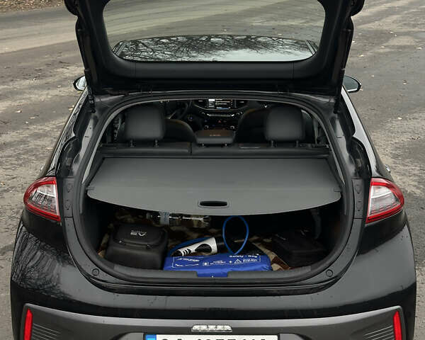 Черный Хендай Ioniq, объемом двигателя 0 л и пробегом 134 тыс. км за 13200 $, фото 52 на Automoto.ua
