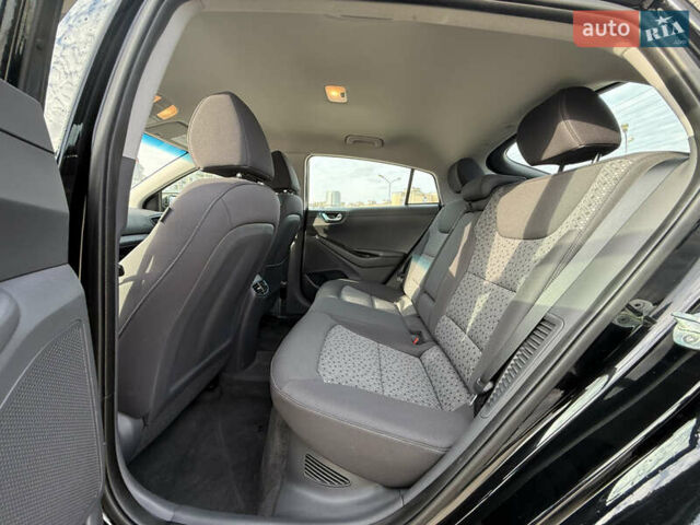 Черный Хендай Ioniq, объемом двигателя 1.6 л и пробегом 77 тыс. км за 15750 $, фото 32 на Automoto.ua