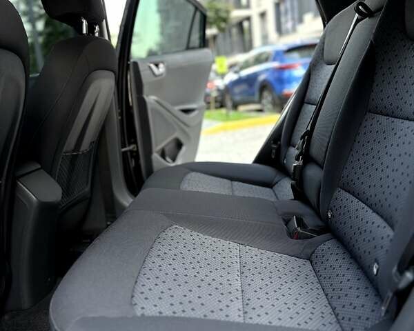 Черный Хендай Ioniq, объемом двигателя 0 л и пробегом 91 тыс. км за 12800 $, фото 62 на Automoto.ua