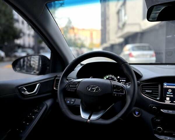 Черный Хендай Ioniq, объемом двигателя 0 л и пробегом 91 тыс. км за 12800 $, фото 69 на Automoto.ua