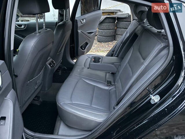 Черный Хендай Ioniq, объемом двигателя 0 л и пробегом 145 тыс. км за 12499 $, фото 79 на Automoto.ua