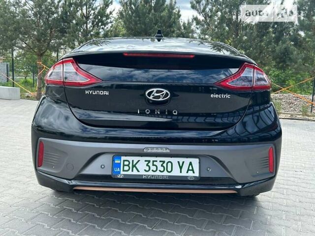 Чорний Хендай Ioniq, об'ємом двигуна 0 л та пробігом 136 тис. км за 13800 $, фото 22 на Automoto.ua