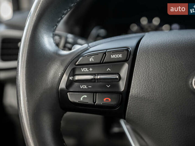 Чорний Хендай Ioniq, об'ємом двигуна 1.58 л та пробігом 53 тис. км за 15850 $, фото 58 на Automoto.ua