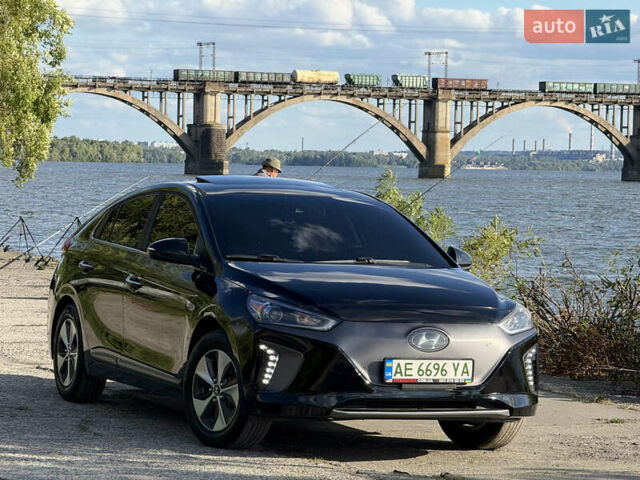 Черный Хендай Ioniq, объемом двигателя 0 л и пробегом 129 тыс. км за 13200 $, фото 19 на Automoto.ua