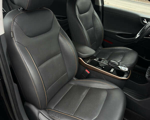 Черный Хендай Ioniq, объемом двигателя 0 л и пробегом 134 тыс. км за 13200 $, фото 32 на Automoto.ua