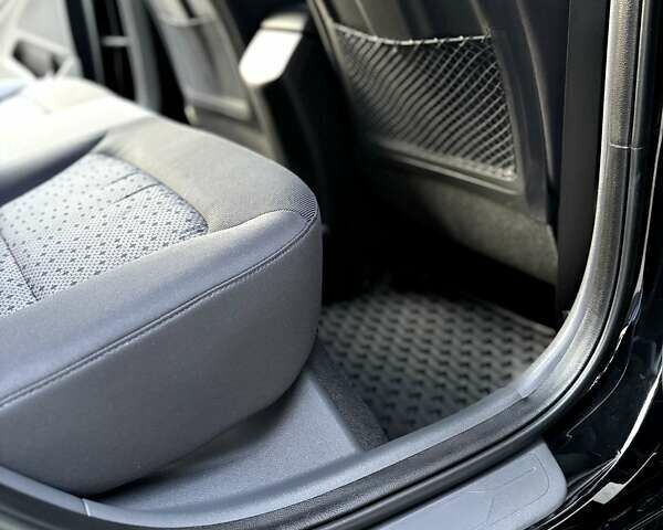 Черный Хендай Ioniq, объемом двигателя 0 л и пробегом 91 тыс. км за 12800 $, фото 76 на Automoto.ua