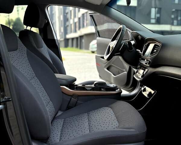 Черный Хендай Ioniq, объемом двигателя 0 л и пробегом 91 тыс. км за 12800 $, фото 58 на Automoto.ua