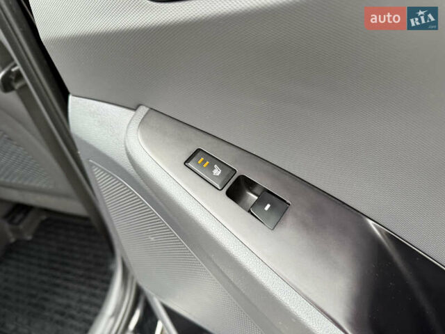 Черный Хендай Ioniq, объемом двигателя 0 л и пробегом 100 тыс. км за 14200 $, фото 27 на Automoto.ua