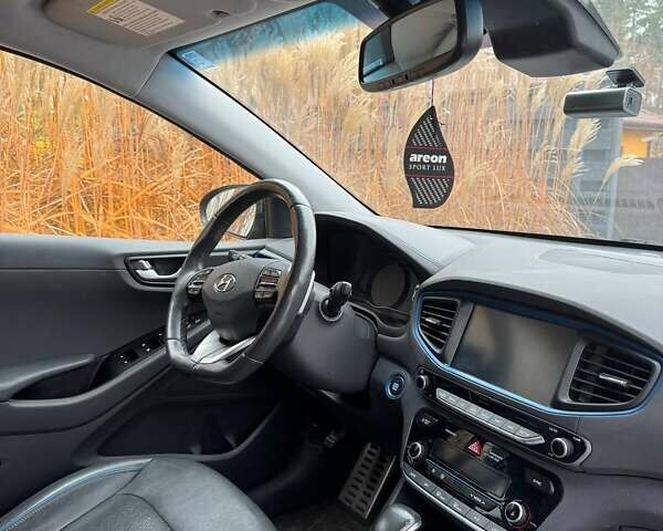 Черный Хендай Ioniq, объемом двигателя 1.6 л и пробегом 139 тыс. км за 16000 $, фото 3 на Automoto.ua