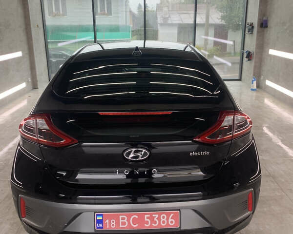 Черный Хендай Ioniq, объемом двигателя 0 л и пробегом 73 тыс. км за 12999 $, фото 3 на Automoto.ua