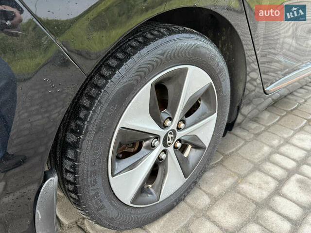 Черный Хендай Ioniq, объемом двигателя 0 л и пробегом 145 тыс. км за 12499 $, фото 65 на Automoto.ua
