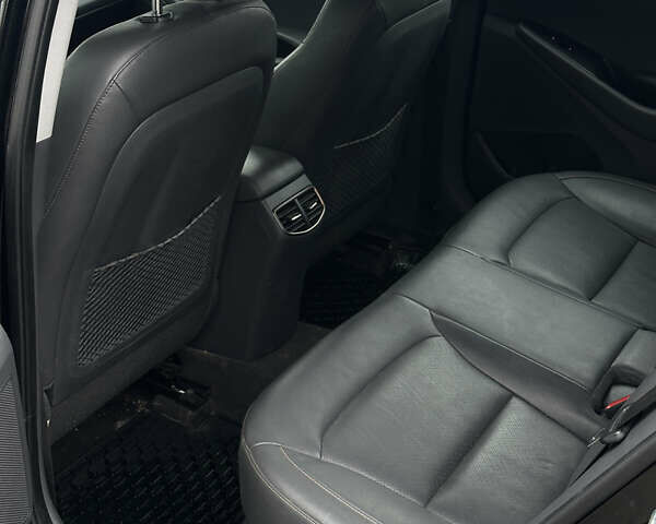 Черный Хендай Ioniq, объемом двигателя 0 л и пробегом 134 тыс. км за 13200 $, фото 25 на Automoto.ua