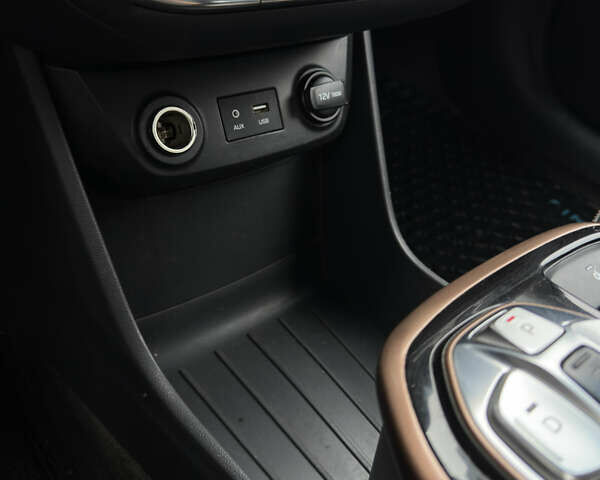 Черный Хендай Ioniq, объемом двигателя 0 л и пробегом 134 тыс. км за 13200 $, фото 41 на Automoto.ua