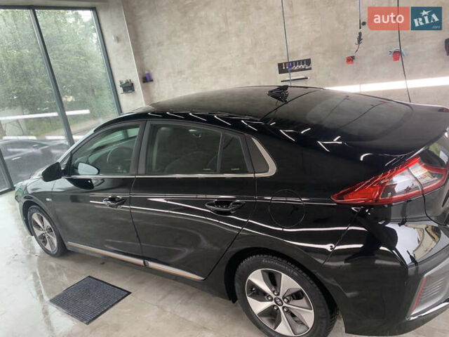 Черный Хендай Ioniq, объемом двигателя 0 л и пробегом 73 тыс. км за 12999 $, фото 5 на Automoto.ua