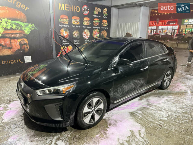 Черный Хендай Ioniq, объемом двигателя 0 л и пробегом 129 тыс. км за 13200 $, фото 35 на Automoto.ua