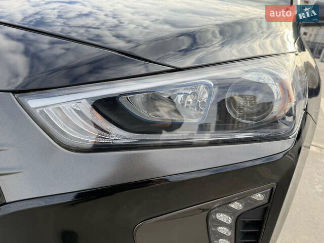 Черный Хендай Ioniq, объемом двигателя 1.6 л и пробегом 77 тыс. км за 15900 $, фото 69 на Automoto.ua