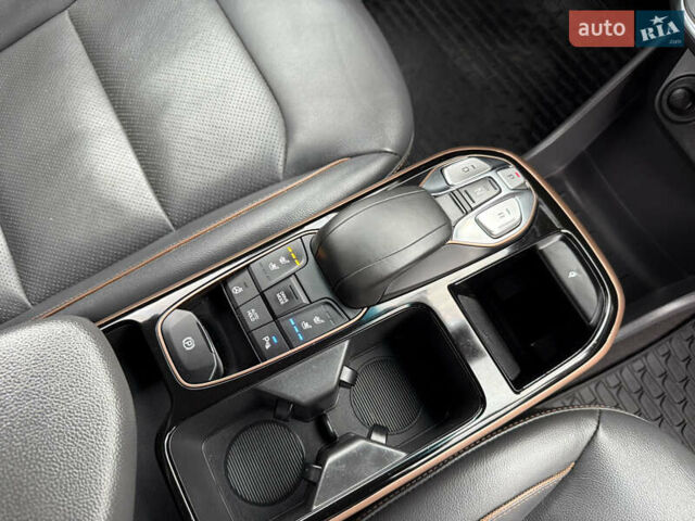 Черный Хендай Ioniq, объемом двигателя 0 л и пробегом 100 тыс. км за 14200 $, фото 30 на Automoto.ua