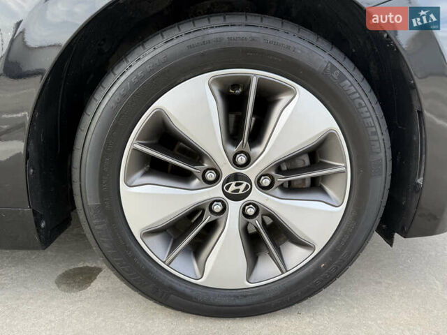 Черный Хендай Ioniq, объемом двигателя 1.6 л и пробегом 77 тыс. км за 15750 $, фото 59 на Automoto.ua