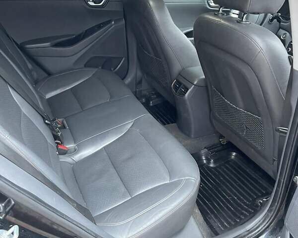 Чорний Хендай Ioniq, об'ємом двигуна 0 л та пробігом 183 тис. км за 11400 $, фото 7 на Automoto.ua