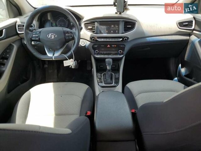 Черный Хендай Ioniq, объемом двигателя 1.58 л и пробегом 155 тыс. км за 2900 $, фото 7 на Automoto.ua