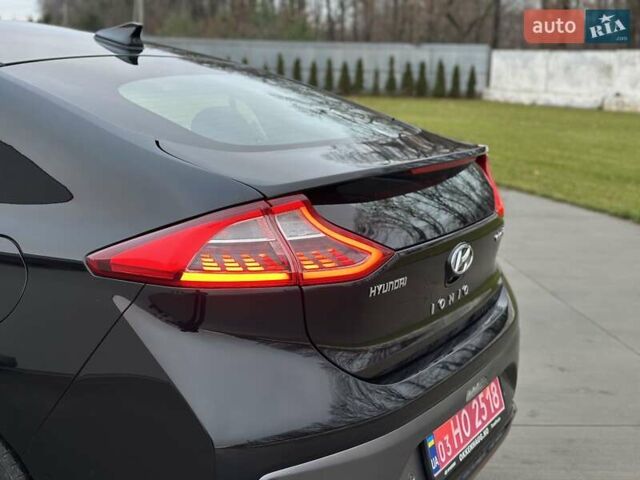 Черный Хендай Ioniq, объемом двигателя 0 л и пробегом 137 тыс. км за 12499 $, фото 5 на Automoto.ua