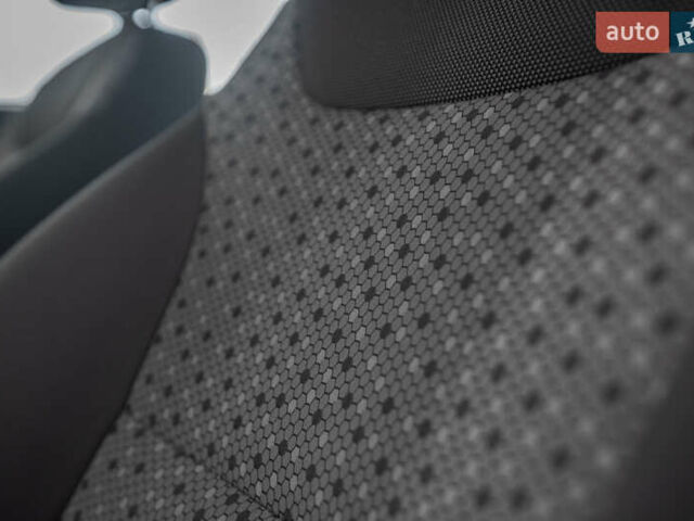 Чорний Хендай Ioniq, об'ємом двигуна 1.58 л та пробігом 53 тис. км за 15850 $, фото 20 на Automoto.ua