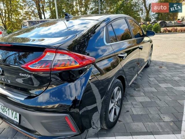Хендай Ioniq 2018 у Вінниці на Automoto.ua Чорний Хендай Ioniq, об'ємом двигуна 0 л та пробігом 100 тис. км за 13999 $, фото 20 на Automoto.ua