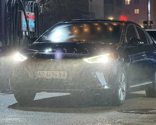 Черный Хендай Ioniq, объемом двигателя 0 л и пробегом 129 тыс. км за 13200 $, фото 38 на Automoto.ua