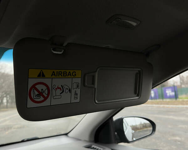 Черный Хендай Ioniq, объемом двигателя 0 л и пробегом 134 тыс. км за 13200 $, фото 49 на Automoto.ua