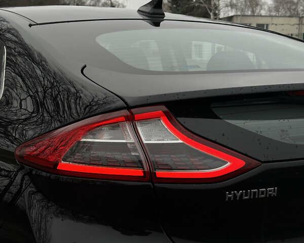 Черный Хендай Ioniq, объемом двигателя 0 л и пробегом 134 тыс. км за 13200 $, фото 8 на Automoto.ua