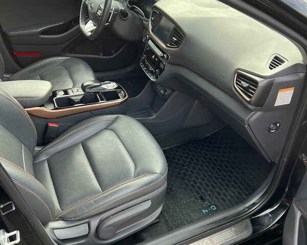 Чорний Хендай Ioniq, об'ємом двигуна 0 л та пробігом 91 тис. км за 14000 $, фото 18 на Automoto.ua