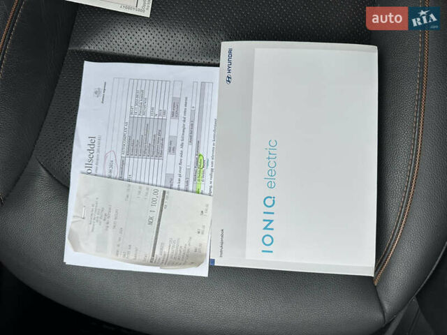 Черный Хендай Ioniq, объемом двигателя 0 л и пробегом 134 тыс. км за 13200 $, фото 62 на Automoto.ua