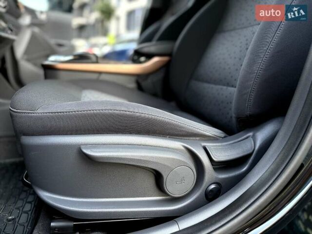 Черный Хендай Ioniq, объемом двигателя 0 л и пробегом 91 тыс. км за 12800 $, фото 25 на Automoto.ua