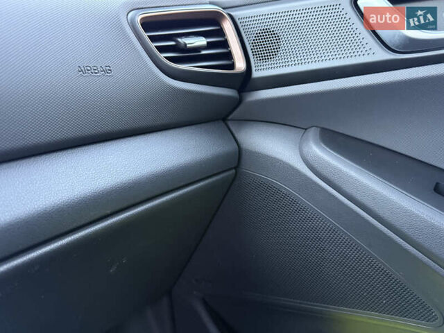 Черный Хендай Ioniq, объемом двигателя 0 л и пробегом 145 тыс. км за 12499 $, фото 37 на Automoto.ua