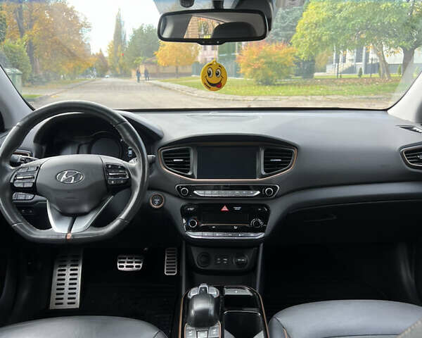 Чорний Хендай Ioniq, об'ємом двигуна 0 л та пробігом 91 тис. км за 14000 $, фото 20 на Automoto.ua