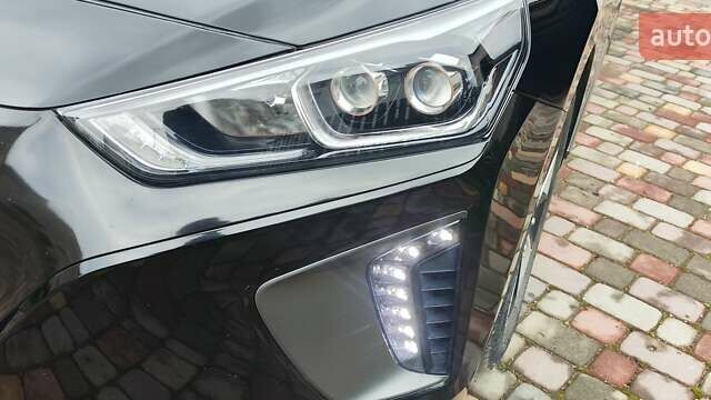 Черный Хендай Ioniq, объемом двигателя 0 л и пробегом 96 тыс. км за 13750 $, фото 1 на Automoto.ua