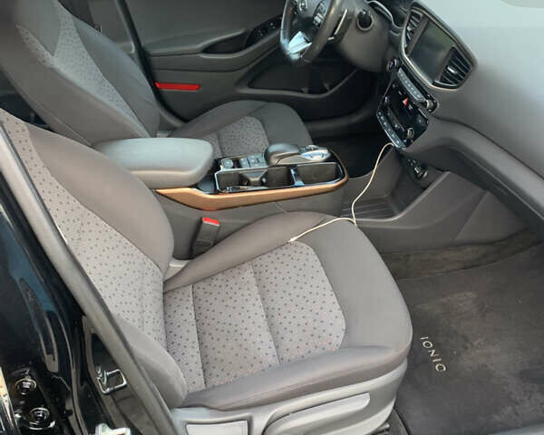 Черный Хендай Ioniq, объемом двигателя 0 л и пробегом 73 тыс. км за 12999 $, фото 9 на Automoto.ua
