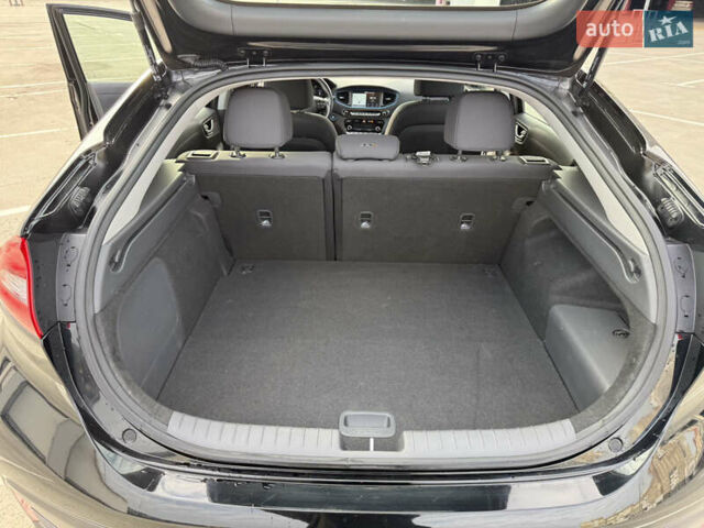 Черный Хендай Ioniq, объемом двигателя 1.6 л и пробегом 77 тыс. км за 15750 $, фото 25 на Automoto.ua