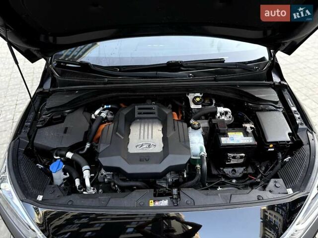 Черный Хендай Ioniq, объемом двигателя 0 л и пробегом 91 тыс. км за 12800 $, фото 73 на Automoto.ua