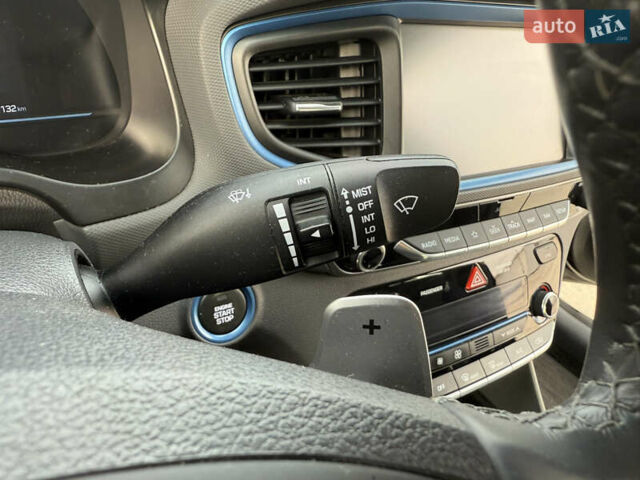 Черный Хендай Ioniq, объемом двигателя 1.6 л и пробегом 77 тыс. км за 15900 $, фото 48 на Automoto.ua