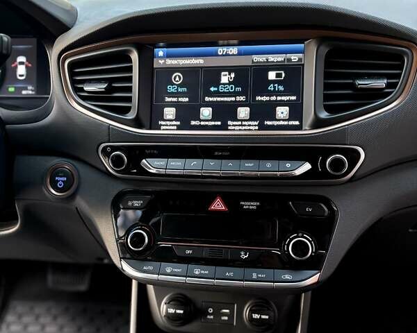 Черный Хендай Ioniq, объемом двигателя 0 л и пробегом 91 тыс. км за 12800 $, фото 61 на Automoto.ua