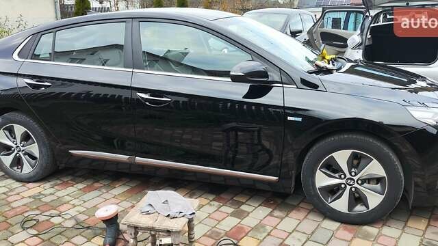 Черный Хендай Ioniq, объемом двигателя 0 л и пробегом 96 тыс. км за 13750 $, фото 2 на Automoto.ua