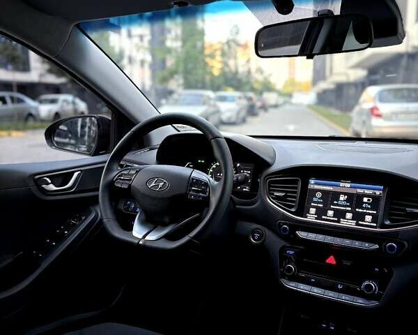 Черный Хендай Ioniq, объемом двигателя 0 л и пробегом 91 тыс. км за 12800 $, фото 65 на Automoto.ua