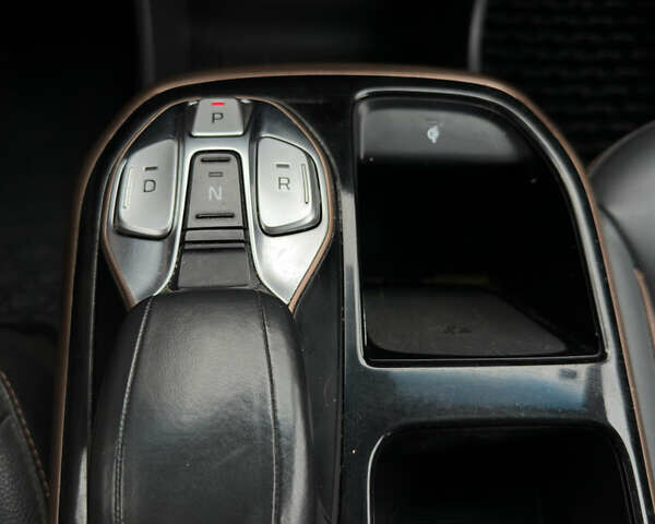 Черный Хендай Ioniq, объемом двигателя 0 л и пробегом 134 тыс. км за 13200 $, фото 45 на Automoto.ua