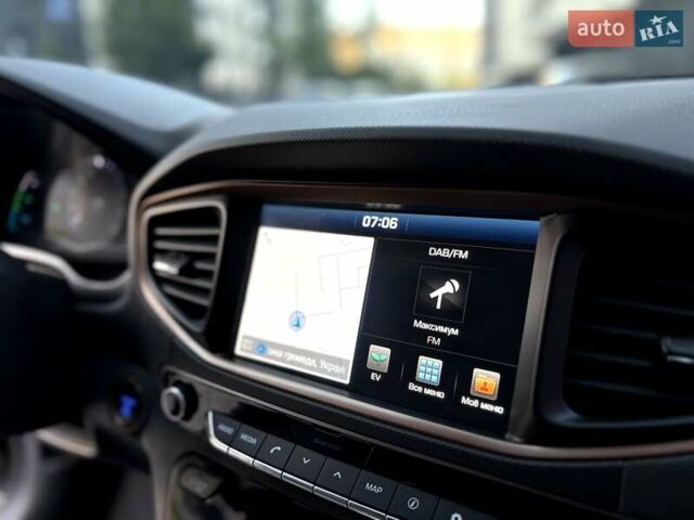 Черный Хендай Ioniq, объемом двигателя 0 л и пробегом 91 тыс. км за 12800 $, фото 56 на Automoto.ua