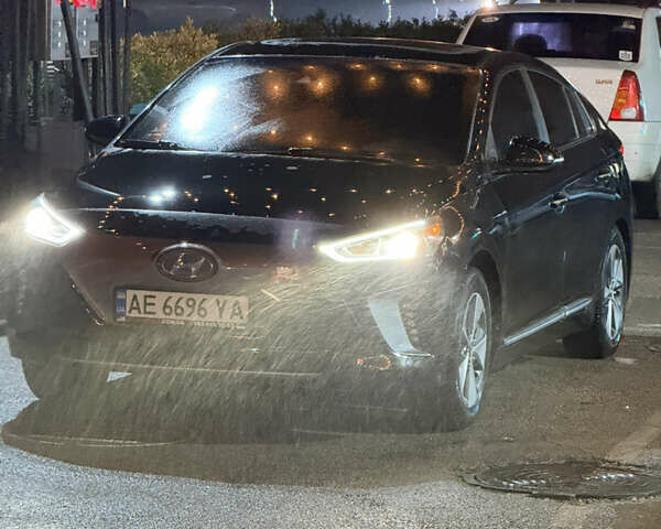 Черный Хендай Ioniq, объемом двигателя 0 л и пробегом 129 тыс. км за 13200 $, фото 39 на Automoto.ua