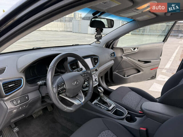 Черный Хендай Ioniq, объемом двигателя 1.6 л и пробегом 77 тыс. км за 15900 $, фото 46 на Automoto.ua